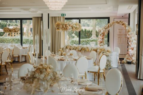 Elegancka dekoracja sali weselnej w Villa Toro